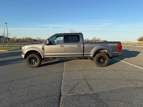 2022 Ford F-250 Super Duty Lariat Tremor 4x4 - Image 9