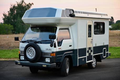 1990 Toyota HiAce HolidayAce 4x4 - Image 12