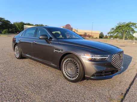 2020 Genesis G90 5.0 Ultimate - Image 13