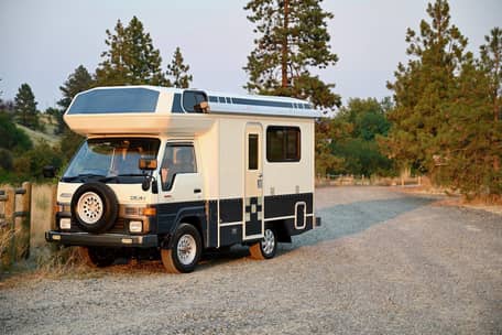 1990 Toyota HiAce HolidayAce 4x4 - Image 17