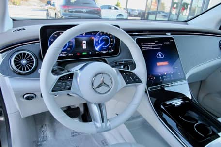 2023 Mercedes-Benz EQE350 4MATIC SUV - Image 19