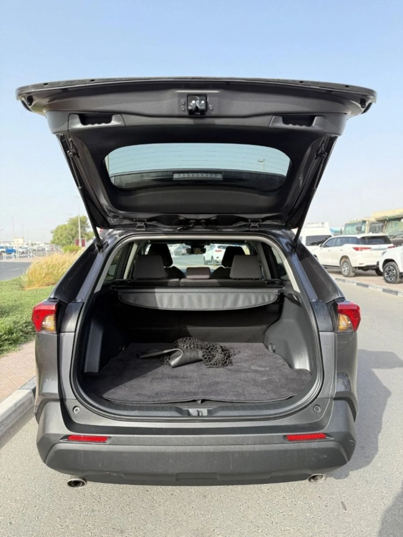 Toyota RAV4 XLE 2.5 leather seats, push start - Image 19