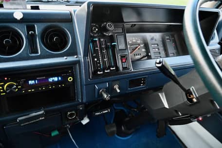 1990 Toyota HiAce HolidayAce 4x4 - Image 25