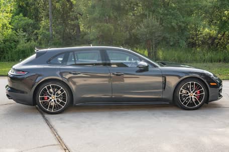 2022 Porsche Panamera GTS Sport Turismo - Image 4