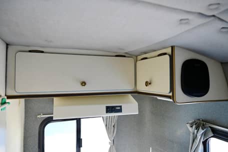 1990 Toyota HiAce HolidayAce 4x4 - Image 32