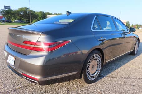 2020 Genesis G90 5.0 Ultimate - Image 5