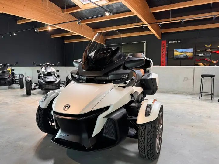 Can-Am Spyder RT ACE Sea to Sky 2024 - Image 7