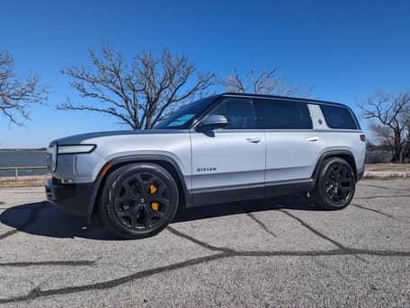 2023 Rivian R1S Adventure Edition - Image 8
