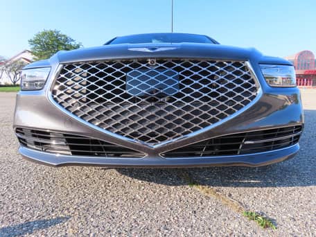 2020 Genesis G90 5.0 Ultimate - Image 9