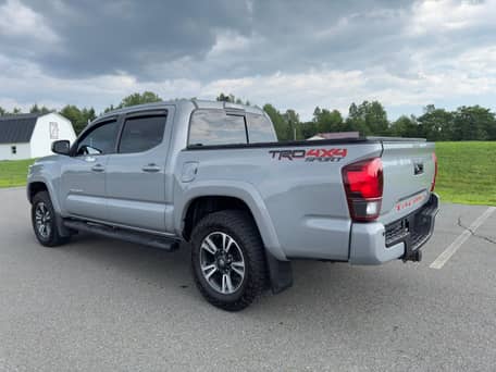 2018 Toyota Tacoma TRD Sport Double Cab 4x4 - Image 10