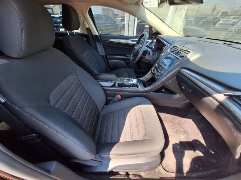 2020 Ford Fusion - Image 18
