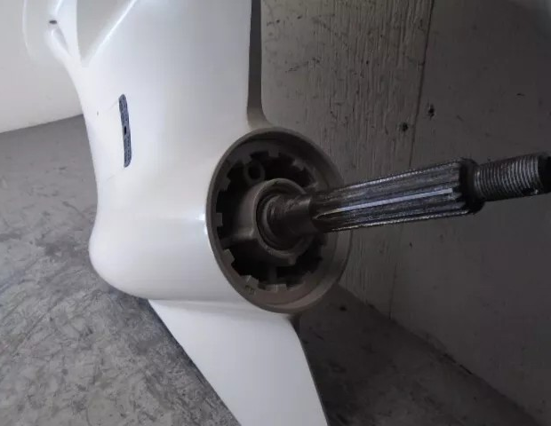 Used Yamaha F350 V8 Lower Unit - Image 3