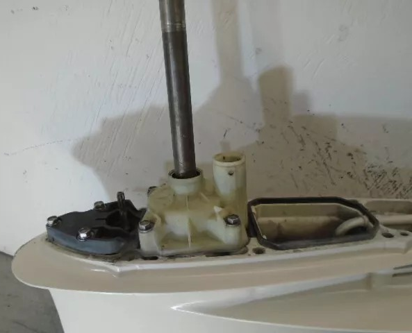 Used Yamaha F350 V8 Lower Unit - Image 4