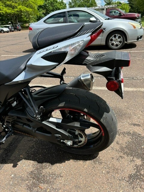 2023 Suzuki Sportbike Motorcycle GSX R 600 - Image 2