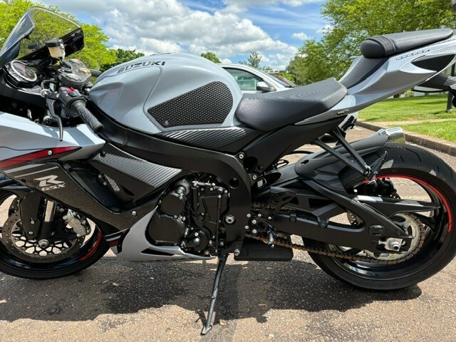2023 Suzuki Sportbike Motorcycle GSX R 600 - Image 5
