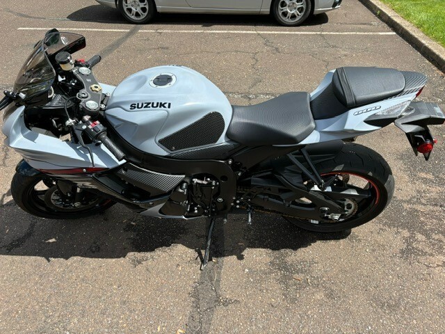 2023 Suzuki Sportbike Motorcycle GSX R 600 - Image 4