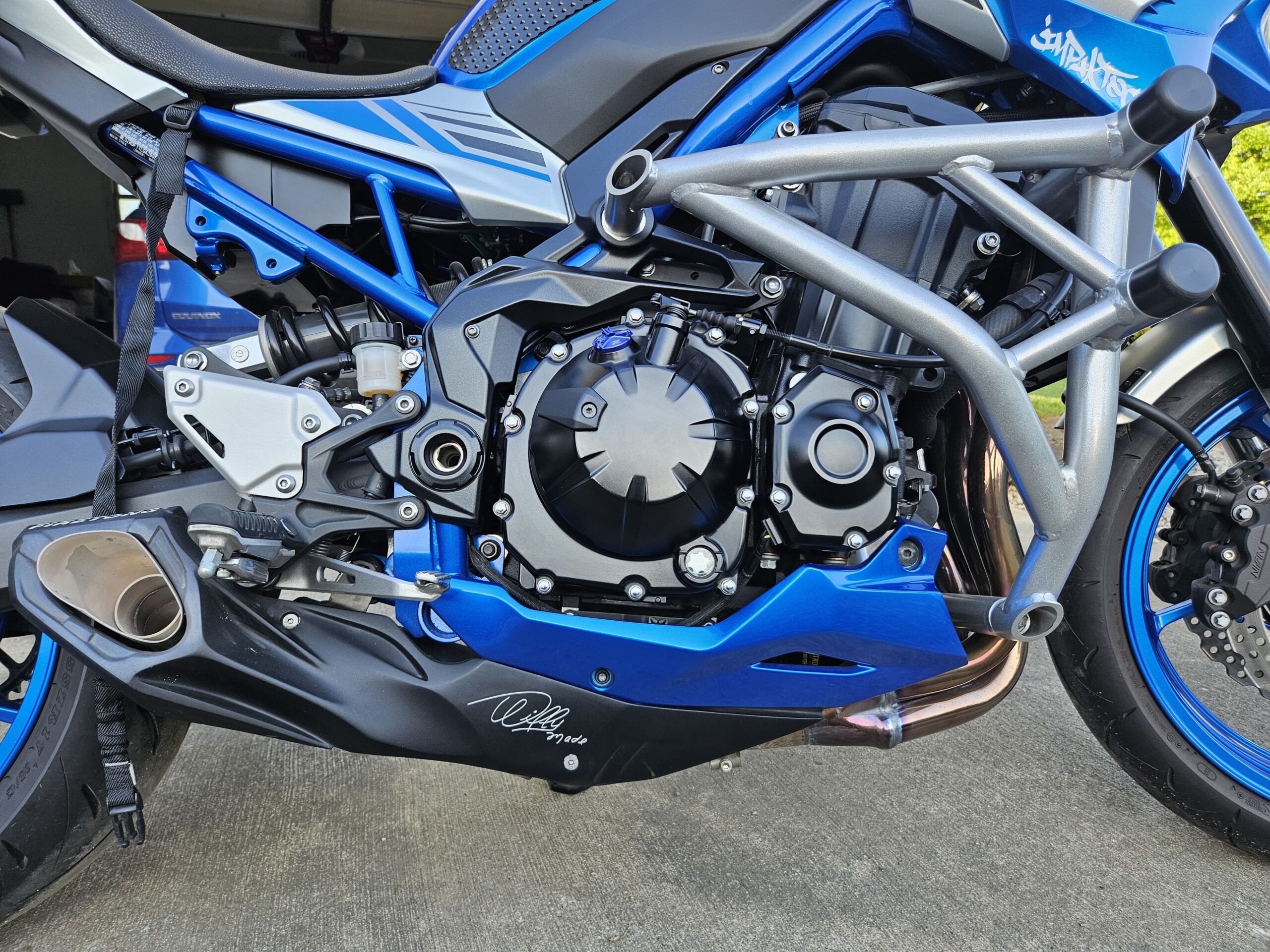 Used 2020 Kawasaki Z900 sportbike motorcycle - Image 4