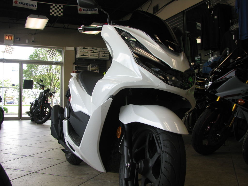 2022 Honda® Scooter Motorcycle PCX ABS - Image 9
