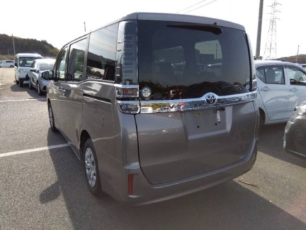 toyota voxy 2018 - Image 2