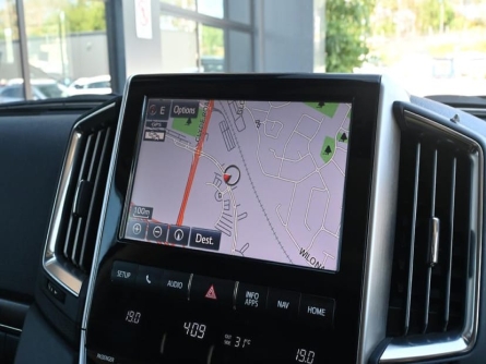 TOYOTA LAND CRUISER V8 2018 - Image 8
