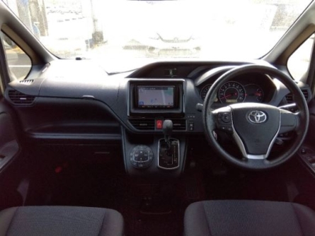 toyota voxy 2018 - Image 7