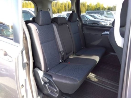 toyota voxy 2018 - Image 8